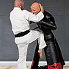 Century Versys VS Bob Knieaanval dummy