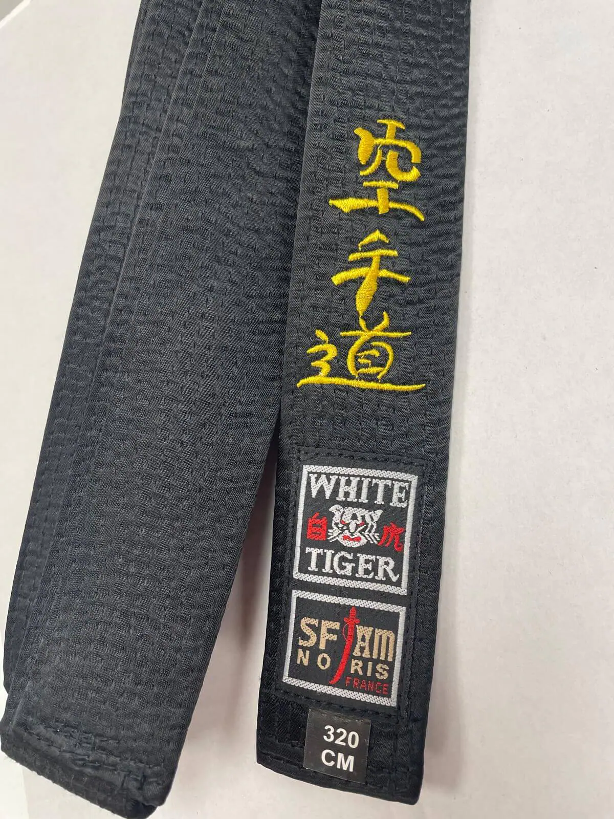 riem zwart satijn Noris wit tijger 320 cm