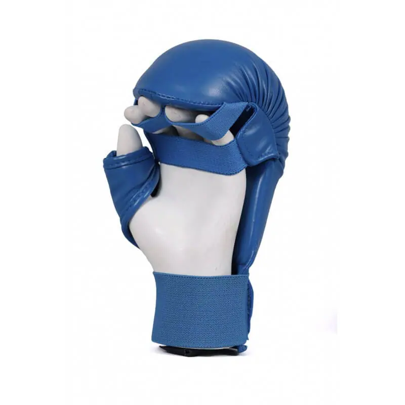 karate-handschoenen-met-blauwe-duim.